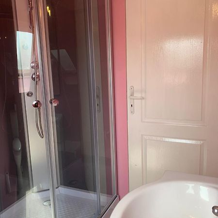 Studio Meuble Dans Une Maison Limay Exteriör bild