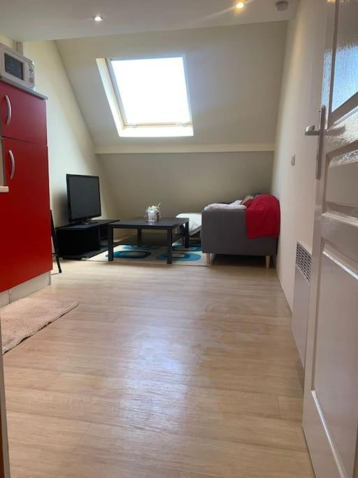 Studio Meuble Dans Une Maison Limay Exteriör bild